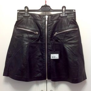 Sleek Black Leather Mini Skirt with Zipper Accents